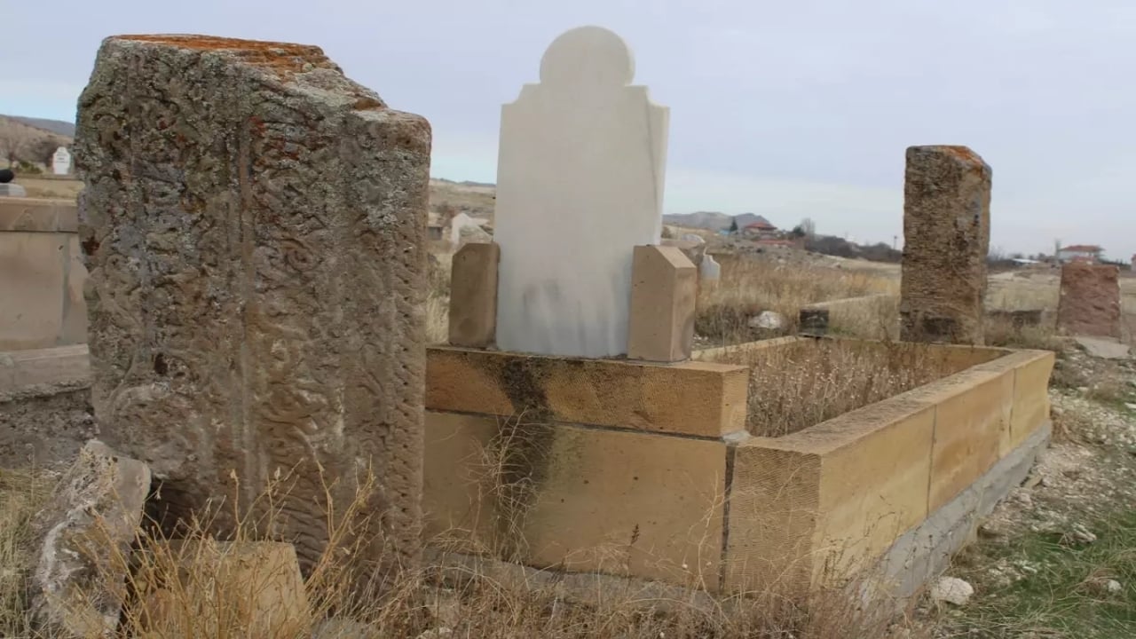 Foto - Kayseri’de gizemli mezar taşı! Nasıl ve nereden geldiği bilinmiyor, rivayetler tüyler ürpertiyor