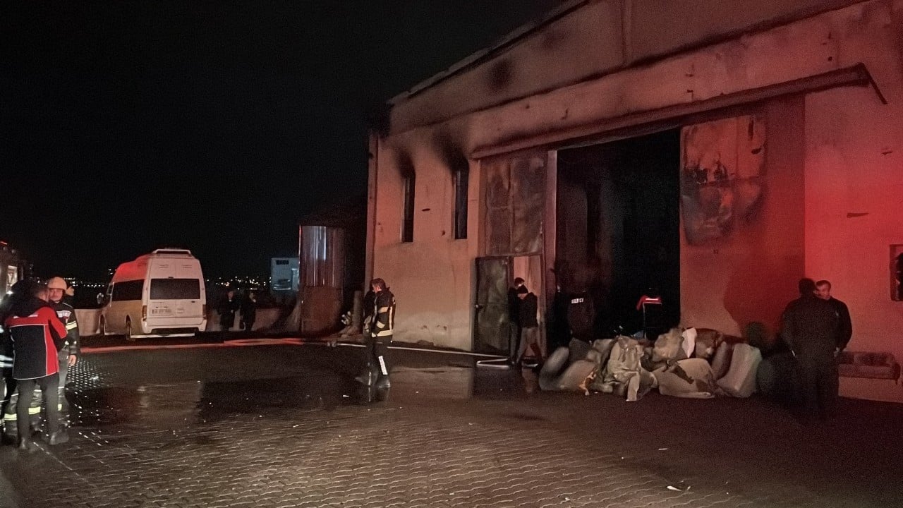 Foto - Kayseri'de mobilya fabrikası alevlere teslim oldu! OSB'de korkutan yangın