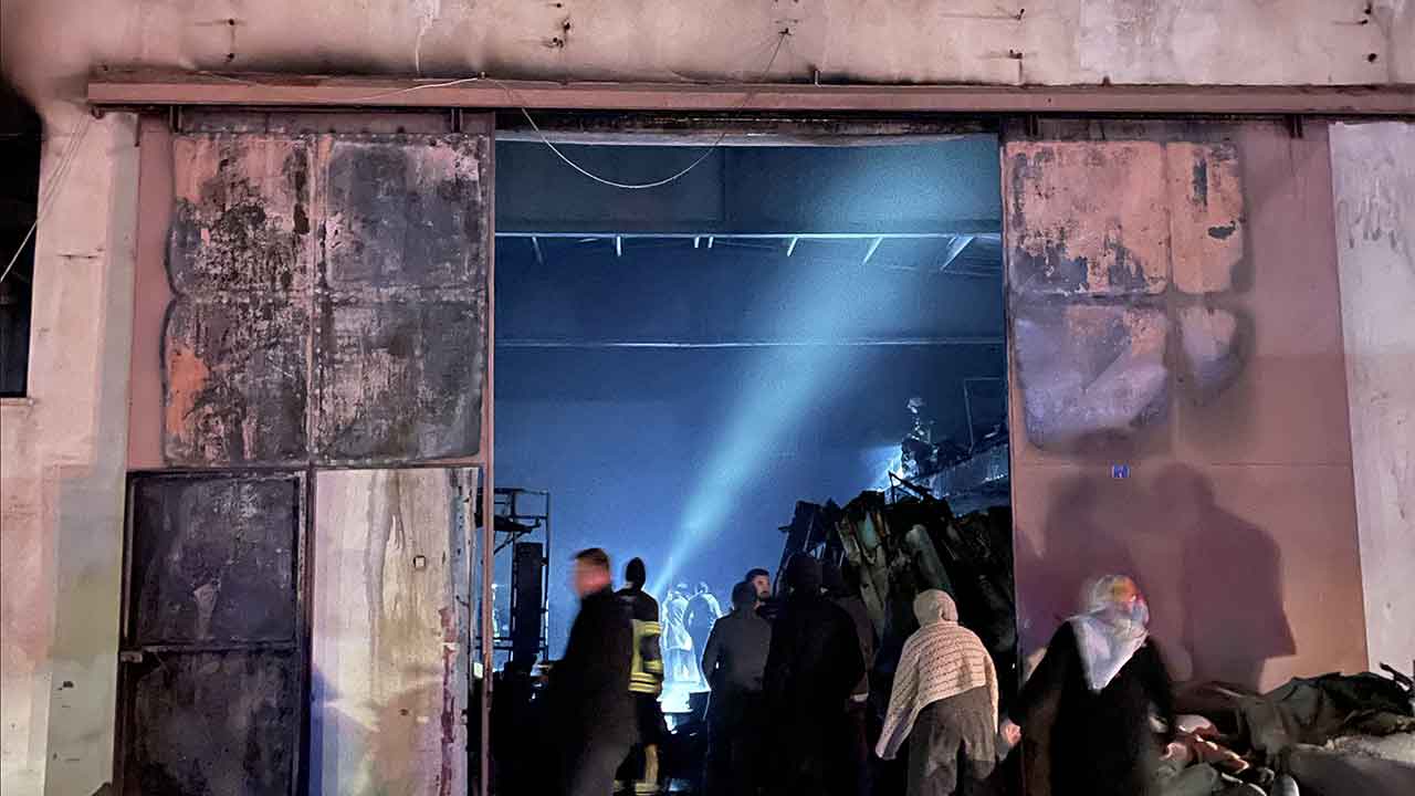 Foto - Kayseri'de mobilya fabrikası alevlere teslim oldu! OSB'de korkutan yangın