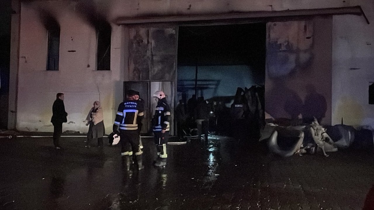 Kayseri'de mobilya fabrikası alevlere teslim oldu! OSB'de korkutan yangın