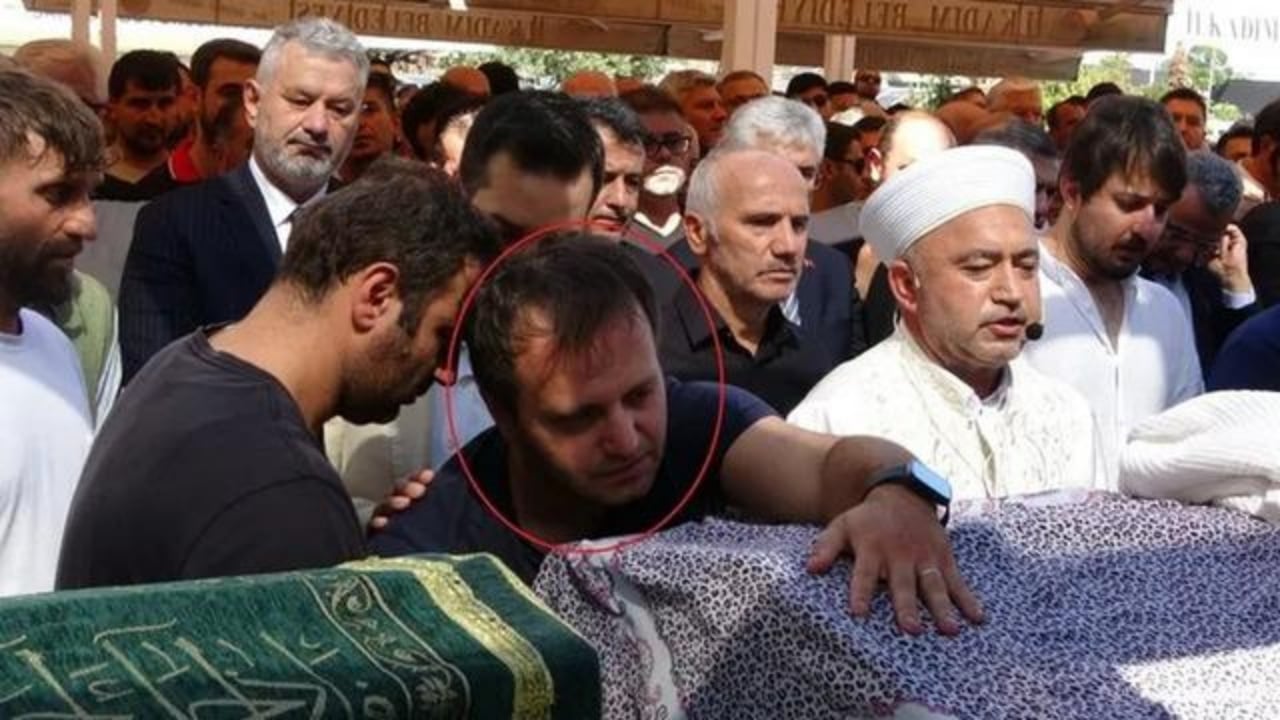 Foto - Kaza süsü verip eşini ve çocuğunu öldürmüştü! Cenazede bile tabuta sarılıp rol kesen doktor, cezaevinde kendini astı