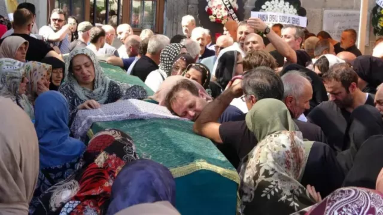 Kaza süsü verip eşini ve çocuğunu öldürmüştü! Cenazede bile tabuta sarılıp rol kesen doktor, cezaevinde kendini astı