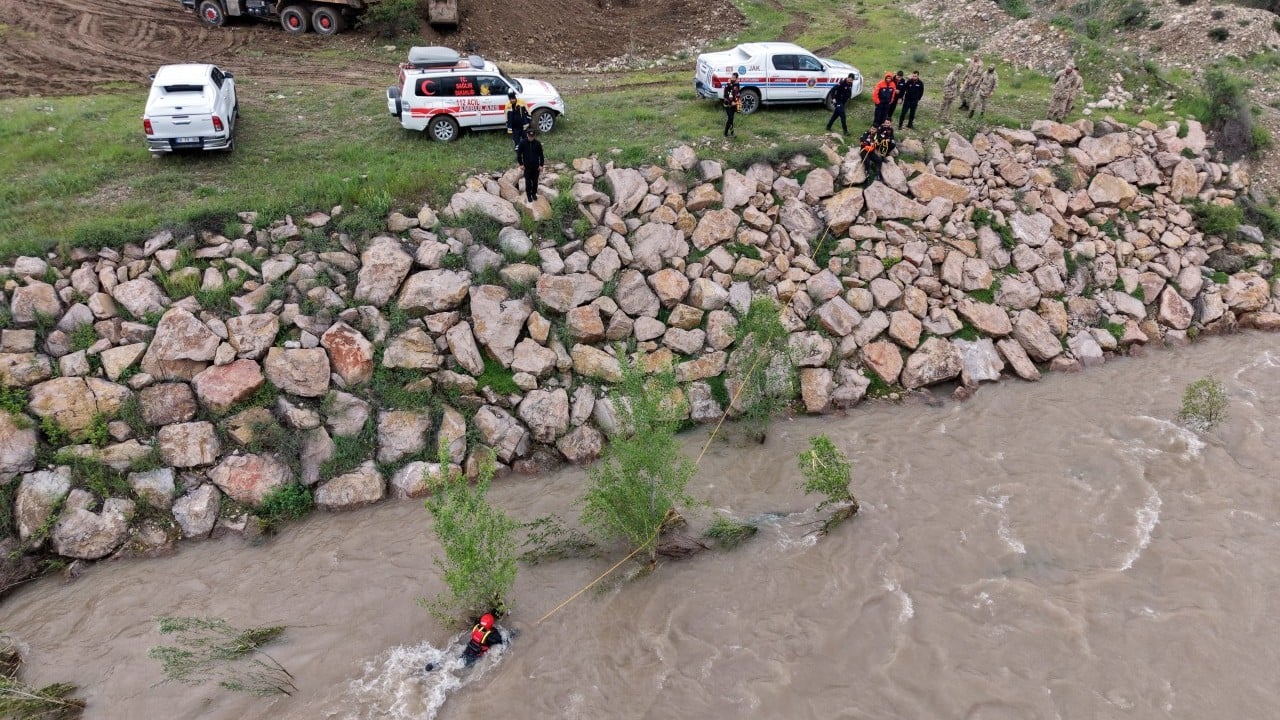 Foto - Kazadan sonra kayboldu! Sivas'ta 18 yaşındaki genç için seferber oldular