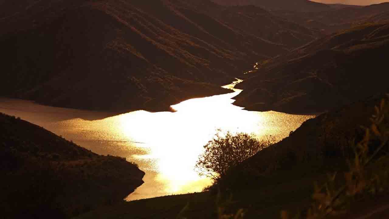 Foto - Keban’da bahar tablosu: Göl kıyısında kartpostallık manzaralar