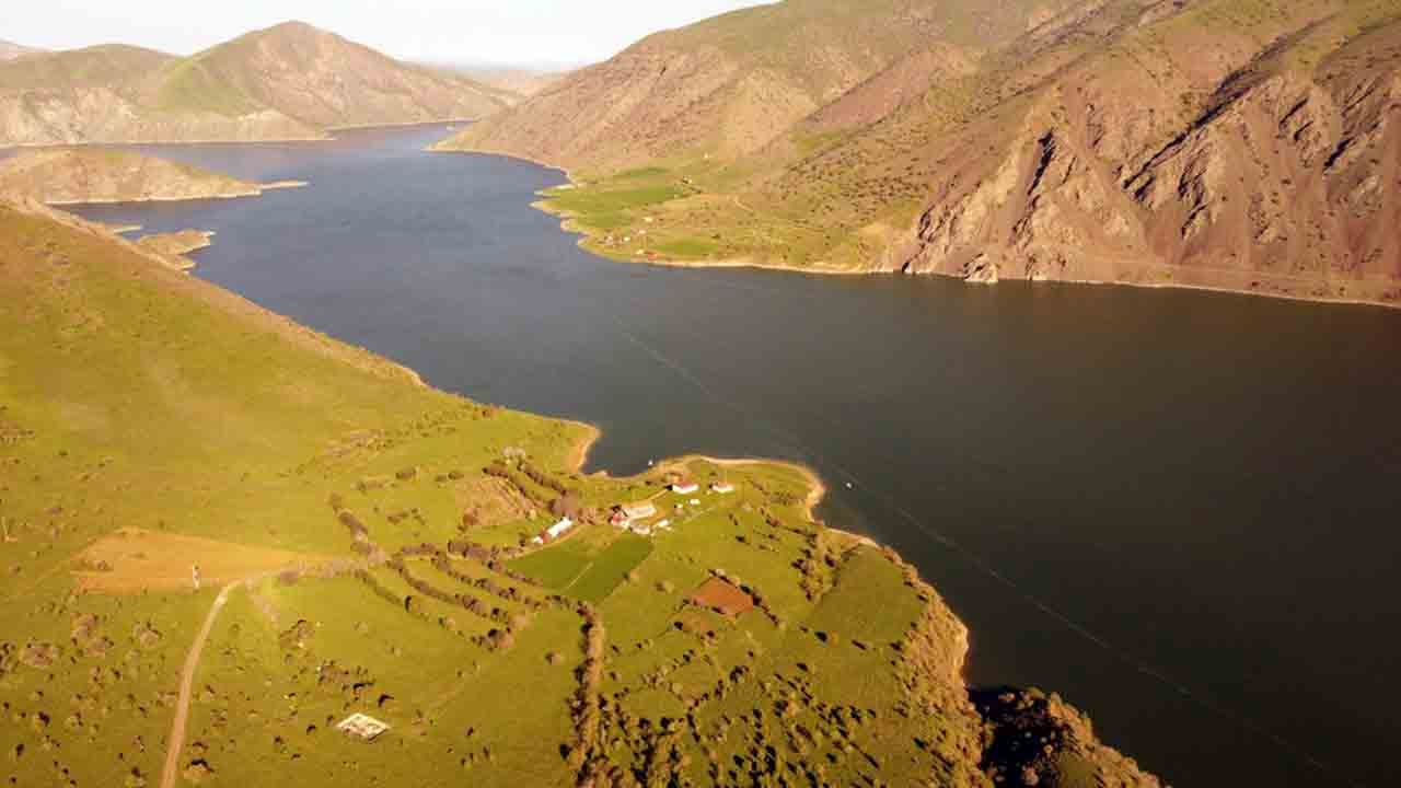 Keban’da bahar tablosu: Göl kıyısında kartpostallık manzaralar