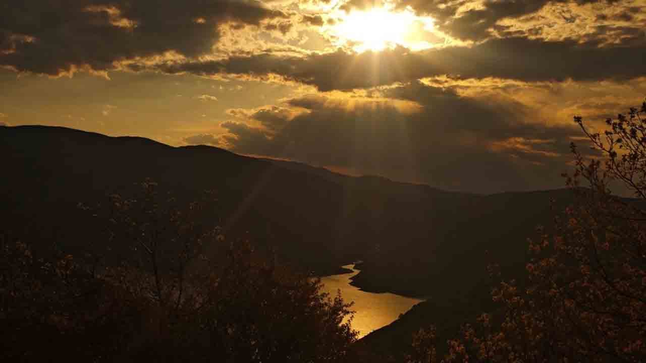 Foto - Keban’da bahar tablosu: Göl kıyısında kartpostallık manzaralar