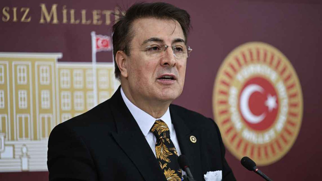 Foto - Kemal ve Muharrem de atıp tutuyordu… Kolpaçino Özgür yine boşa taktı! 