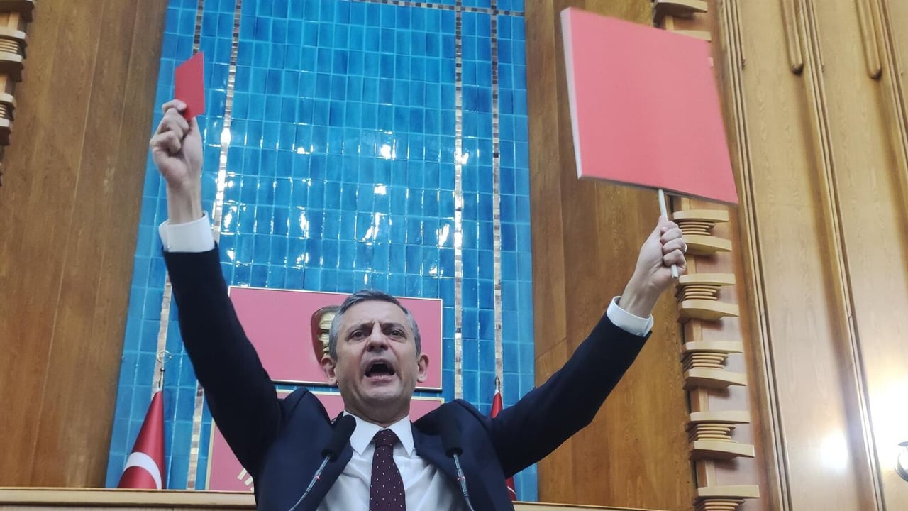 Foto - Kemal ve Muharrem de atıp tutuyordu… Kolpaçino Özgür yine boşa taktı! 