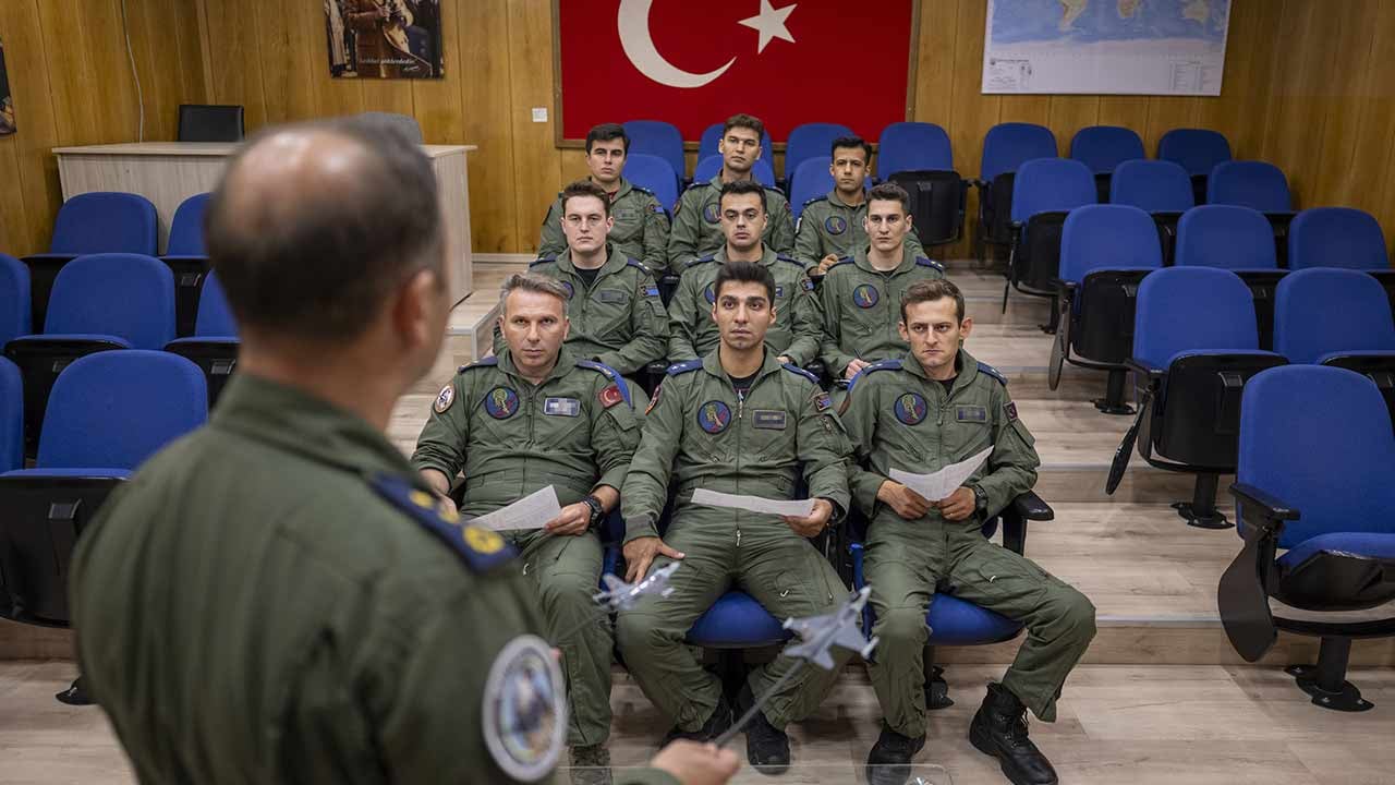 Foto - Kendi savaş uçakları yok... Türk F-16'ları 3 ülkeyi korumak için harekete geçiyor!