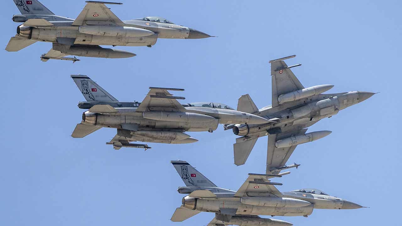 Foto - Kendi savaş uçakları yok... Türk F-16'ları 3 ülkeyi korumak için harekete geçiyor!