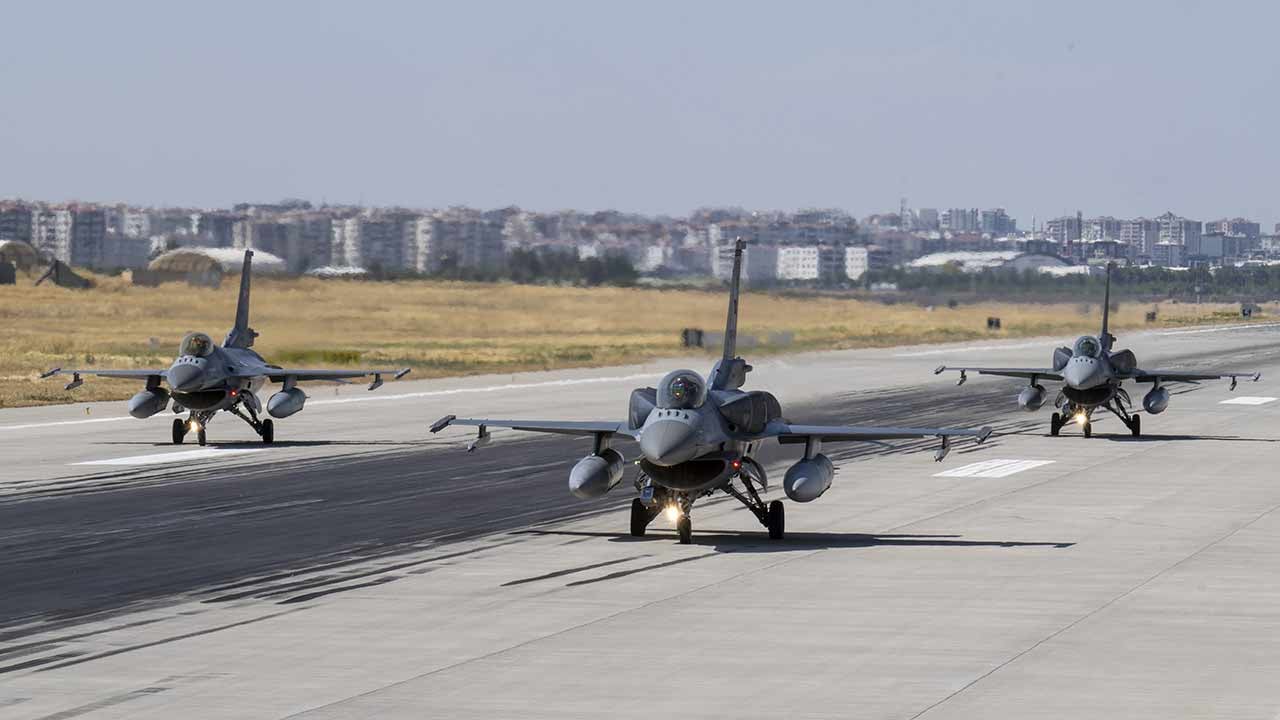Foto - Kendi savaş uçakları yok... Türk F-16'ları 3 ülkeyi korumak için harekete geçiyor!