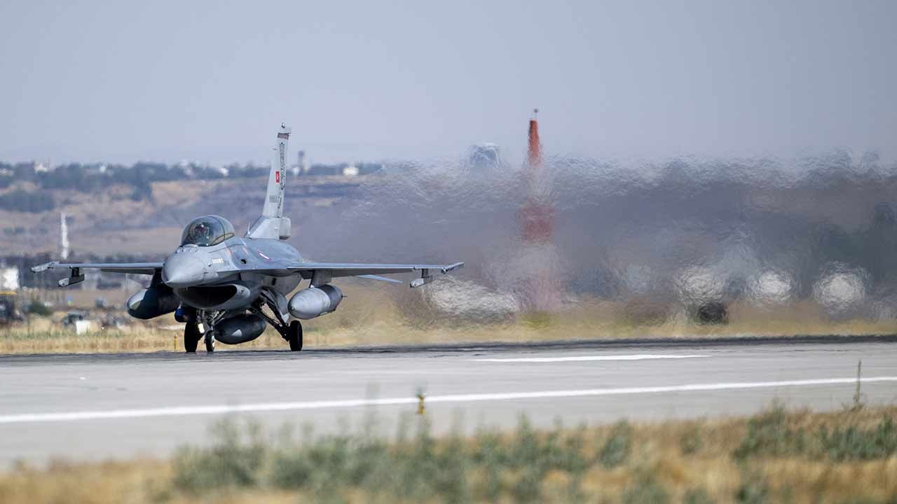 Foto - Kendi savaş uçakları yok... Türk F-16'ları 3 ülkeyi korumak için harekete geçiyor!