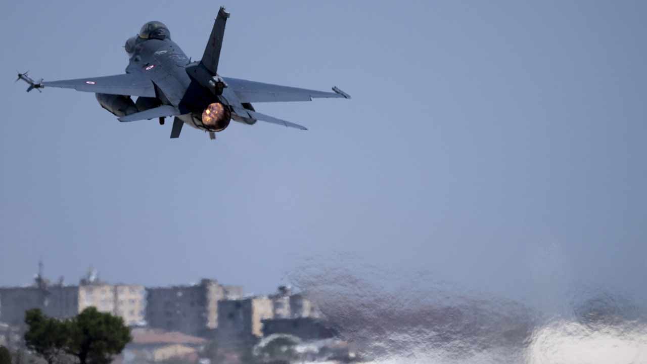Foto - Kendi savaş uçakları yok... Türk F-16'ları 3 ülkeyi korumak için harekete geçiyor!