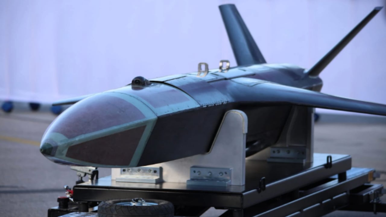 Foto - Kendini savaş uçağı gibi gösteriyor! AKSUNGUR’dan bırakılan SÜPER ŞİMŞEK, düşman radarlarını felç edecek