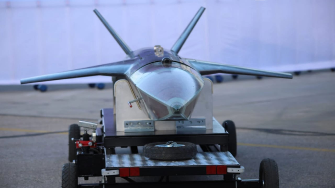 Foto - Kendini savaş uçağı gibi gösteriyor! AKSUNGUR’dan bırakılan SÜPER ŞİMŞEK, düşman radarlarını felç edecek