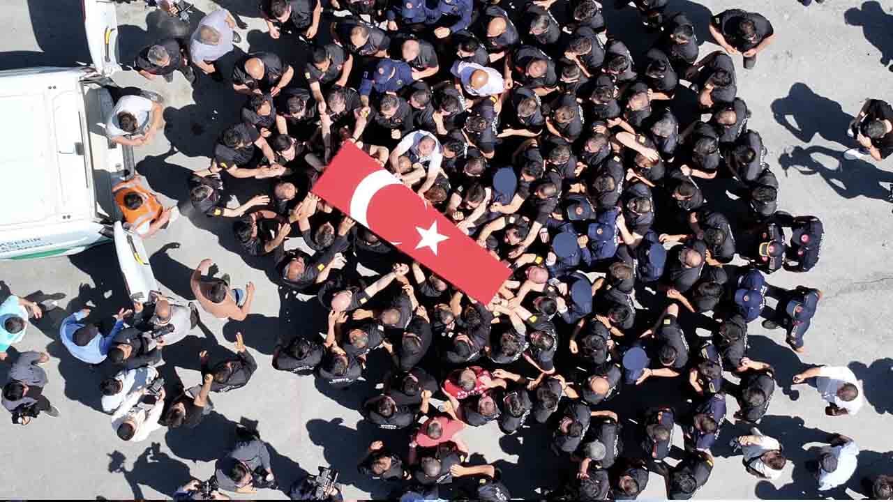 Foto - 'Kendini yaktın da beni şehit annesi yaptın' Kahraman itfaiye eri Hakk’a uğurlandı