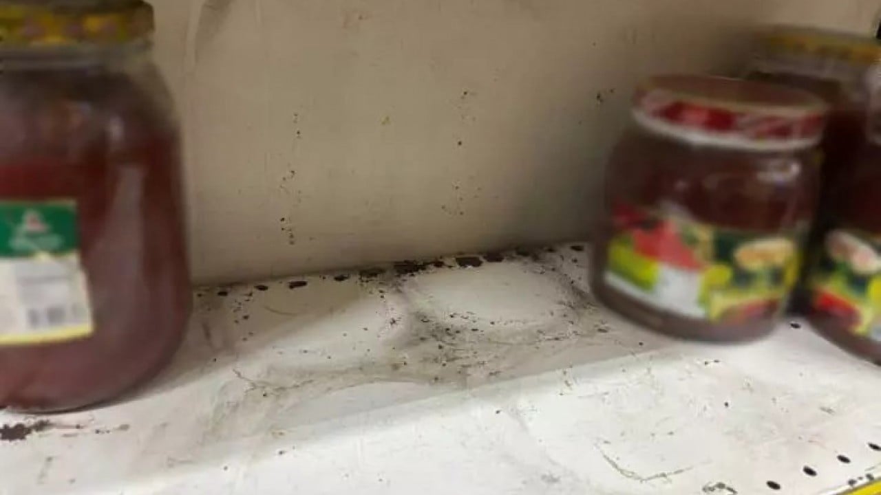 Foto - Kentin ünlü marketine baskın: 4 kamyonet dolusu gıda ürünü toplatıldı