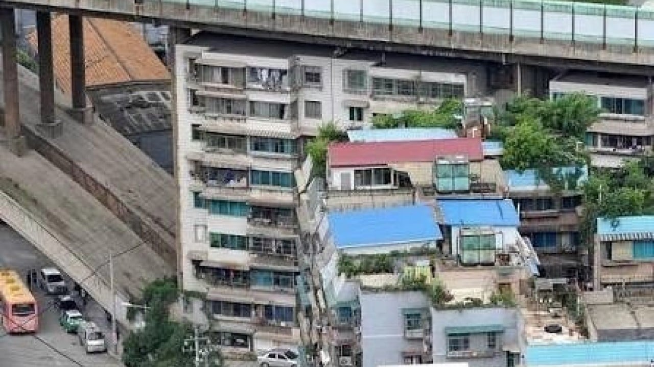 Foto - Kentte arazi kalmadı: Son çare olarak köprünün altına apartman yaptılar