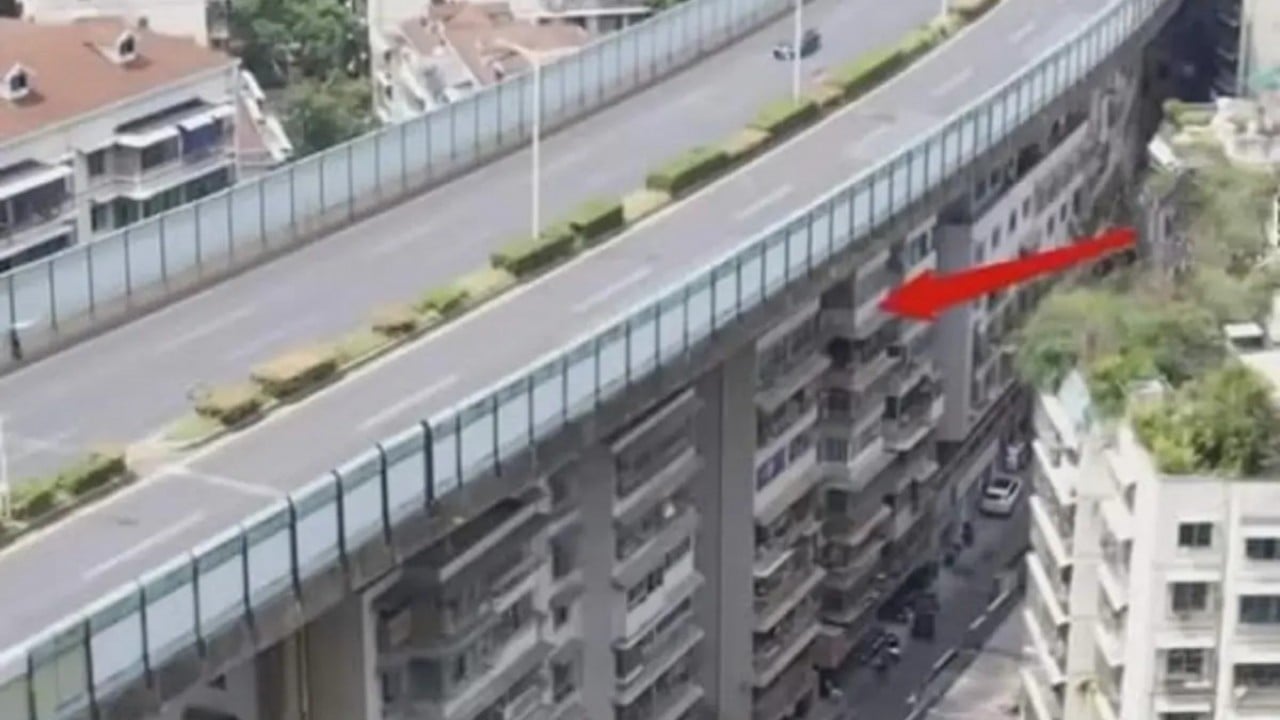 Kentte arazi kalmadı: Son çare olarak köprünün altına apartman yaptılar