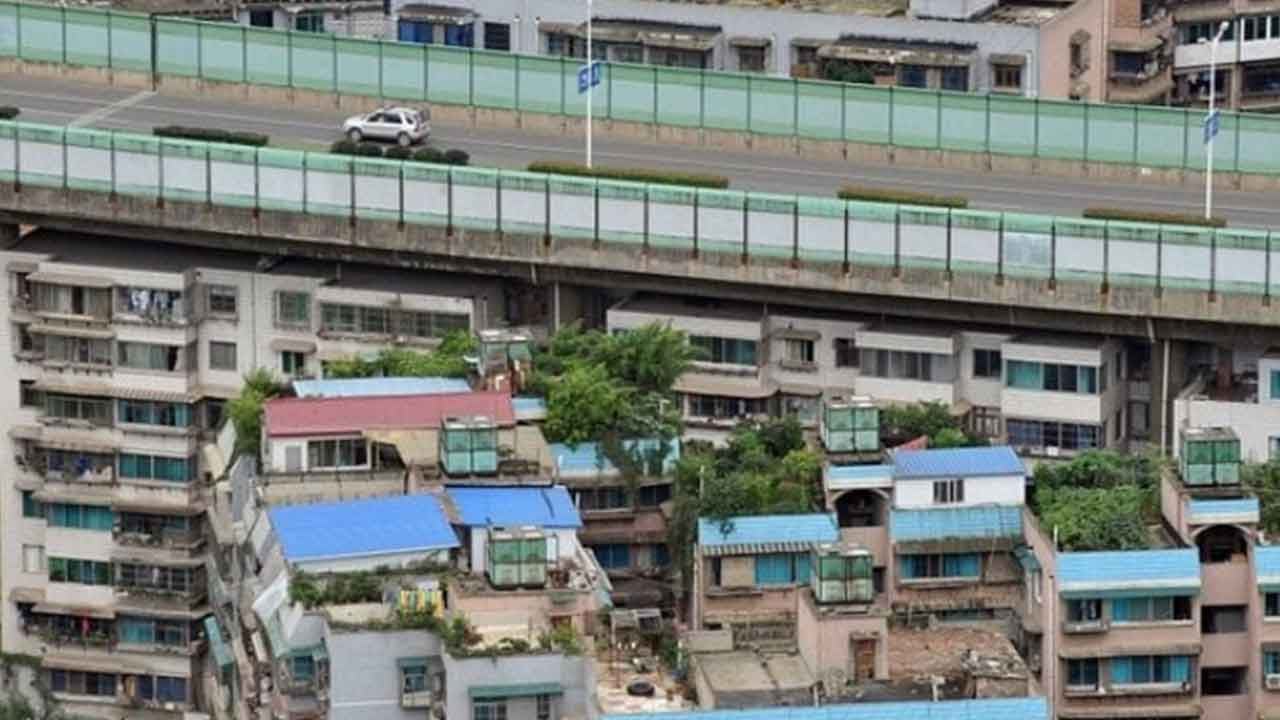 Foto - Kentte arazi kalmadı: Son çare olarak köprünün altına apartman yaptılar