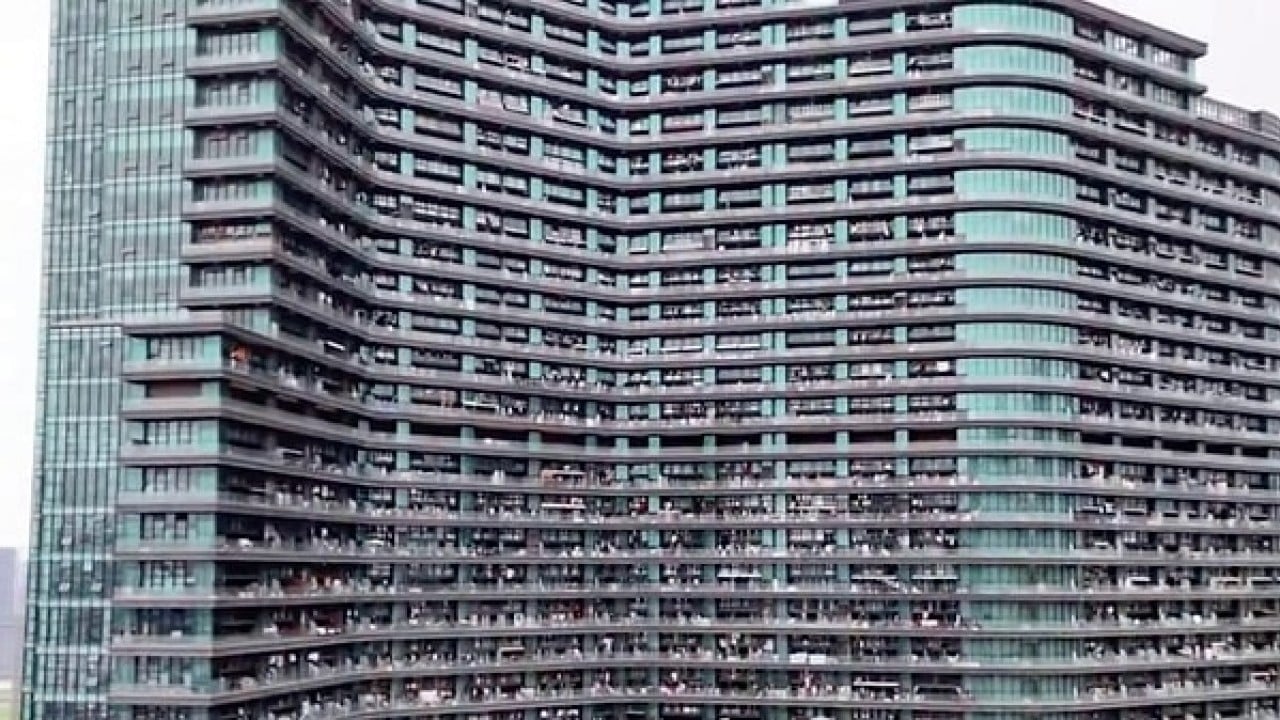 Foto - Kentte arazi kalmadı: Son çare olarak köprünün altına apartman yaptılar
