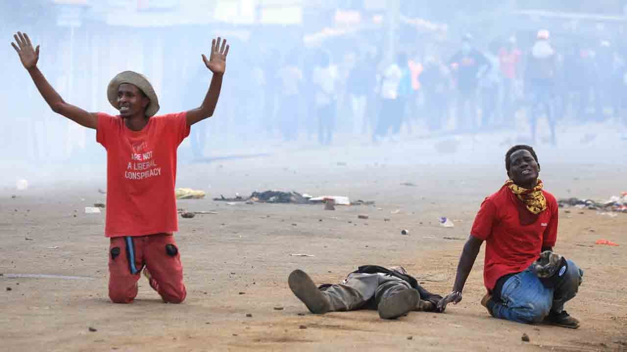 Foto - Kenya'da ABD Ebola tesisine öfke büyüyor: Gösterici başından vuruldu