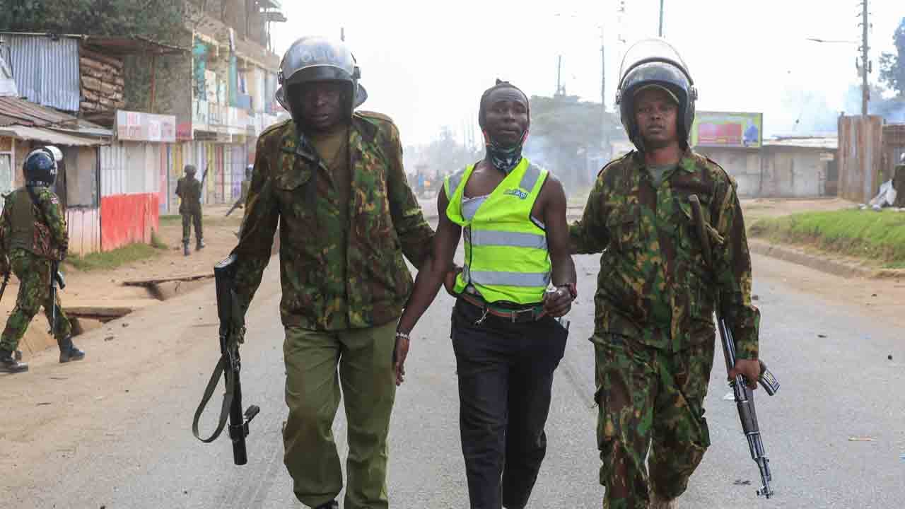 Foto - Kenya'da ABD Ebola tesisine öfke büyüyor: Gösterici başından vuruldu