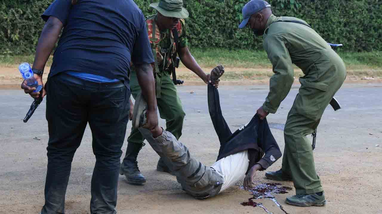 Foto - Kenya'da ABD Ebola tesisine öfke büyüyor: Gösterici başından vuruldu