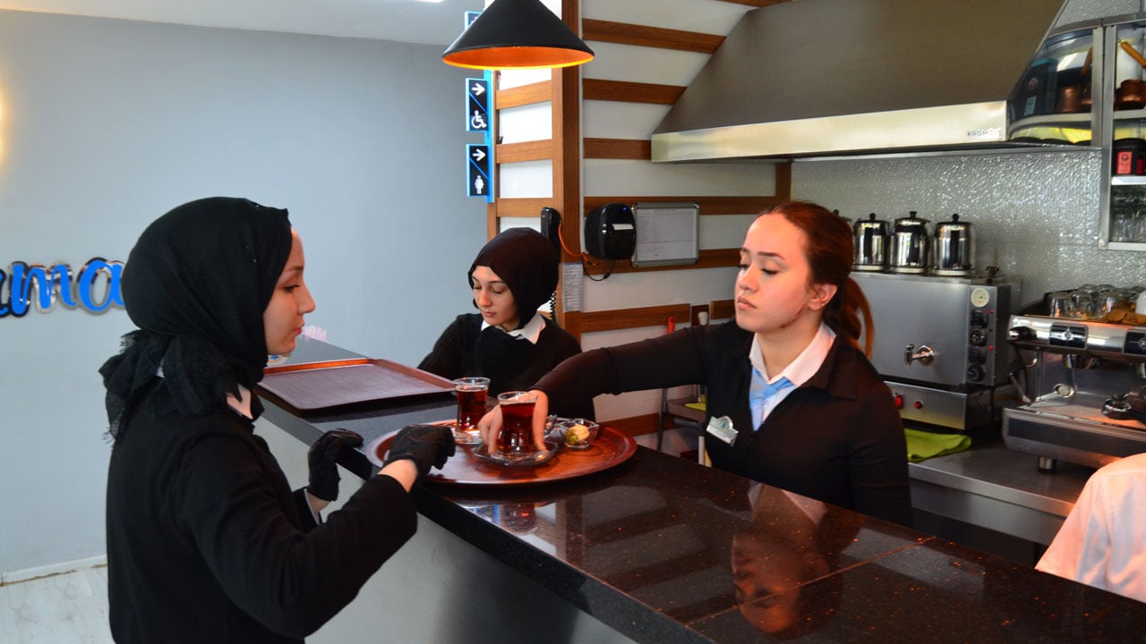 Foto - Kepçeyi tutan kazanıyor! Lise öğrencilerinden 40 milyon TL ciro