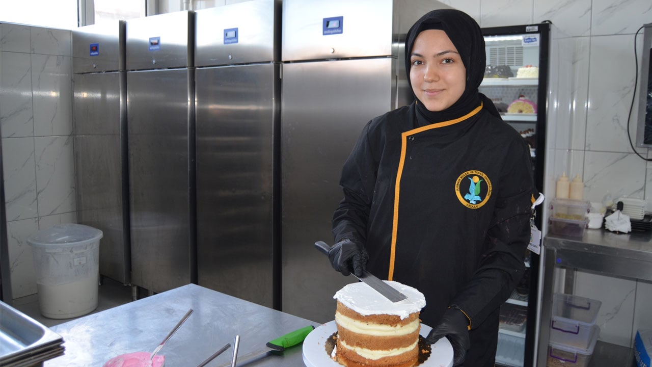 Foto - Kepçeyi tutan kazanıyor! Lise öğrencilerinden 40 milyon TL ciro