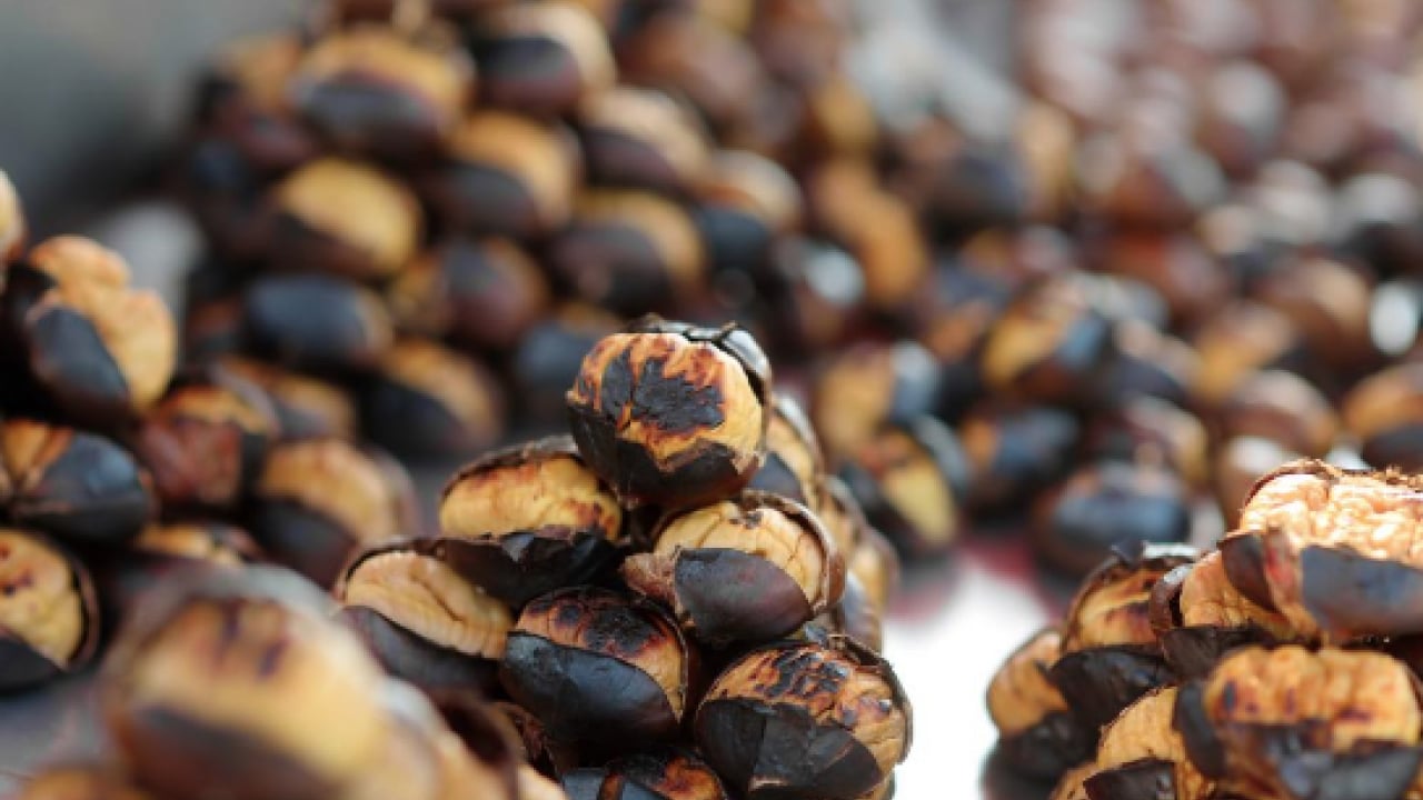 Foto - Kestaneyi fırına atmadan önce suyuna 1 kaşık atın! Meğer kestane bu yüzden daha... Püf noktası!