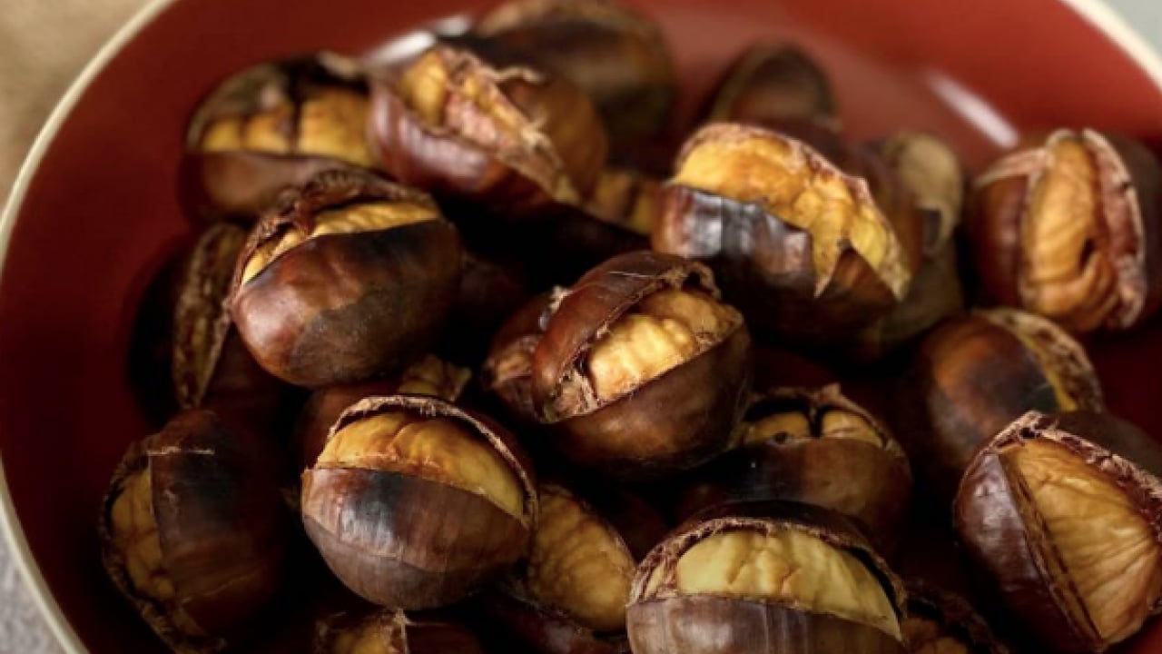 Foto - Kestaneyi fırına atmadan önce suyuna 1 kaşık atın! Meğer kestane bu yüzden daha... Püf noktası!