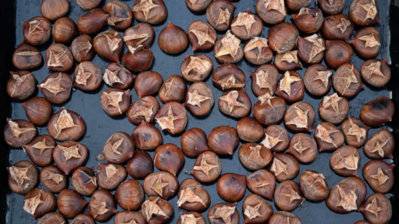 Foto - Kestaneyi fırına atmadan önce suyuna 1 kaşık atın! Meğer kestane bu yüzden daha... Püf noktası!