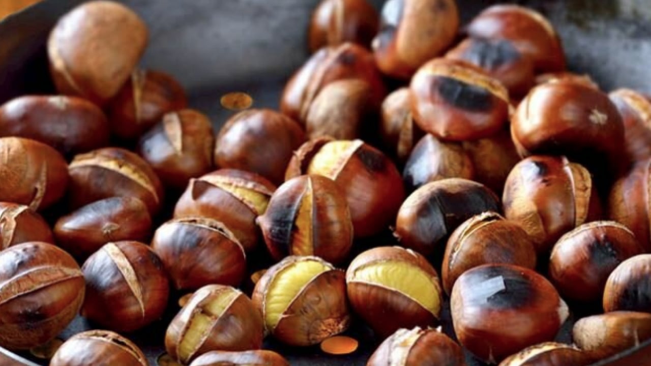 Foto - Kestaneyi fırına atmadan önce suyuna 1 kaşık atın! Meğer kestane bu yüzden daha... Püf noktası!