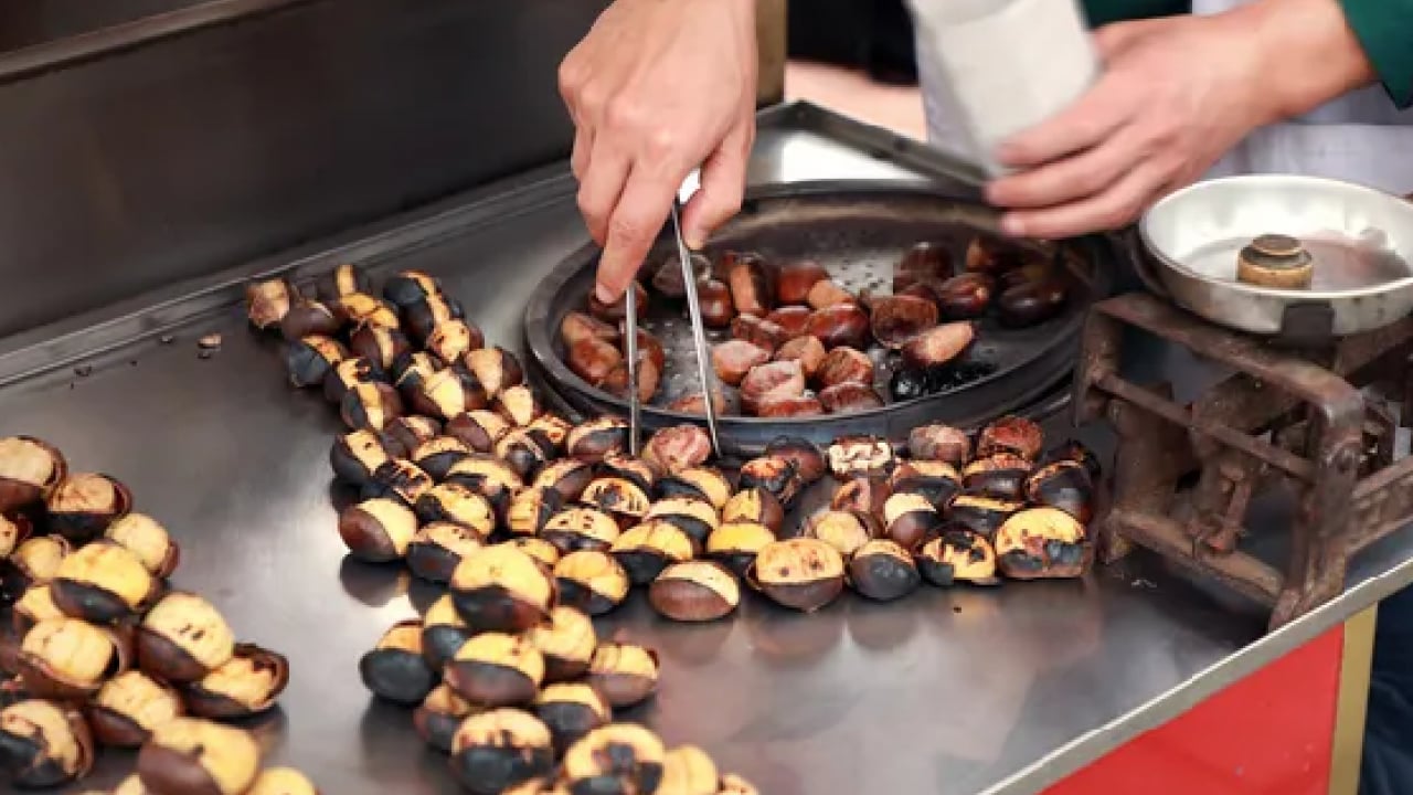 Foto - Kestaneyi mükemmel pişirmenin püf noktası meğer burada saklıymış! İnce detay...