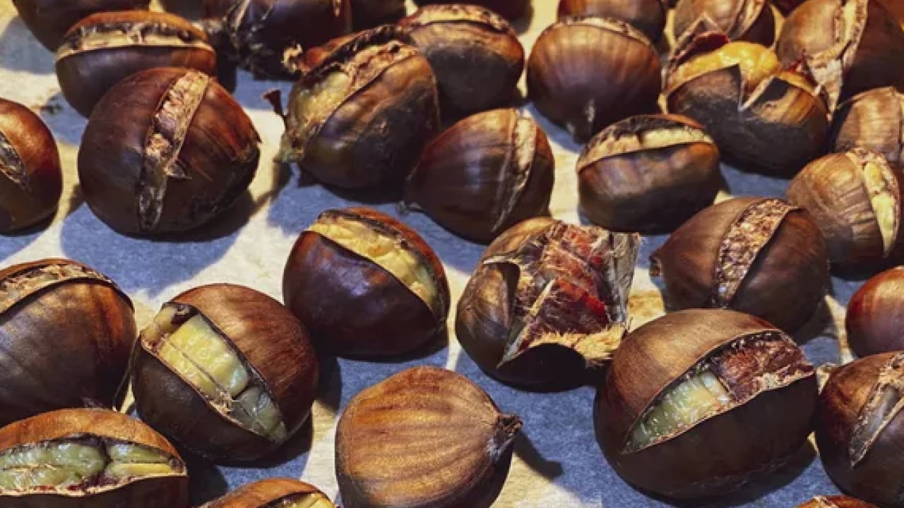Foto - Kestaneyi mükemmel pişirmenin püf noktası meğer burada saklıymış! İnce detay...