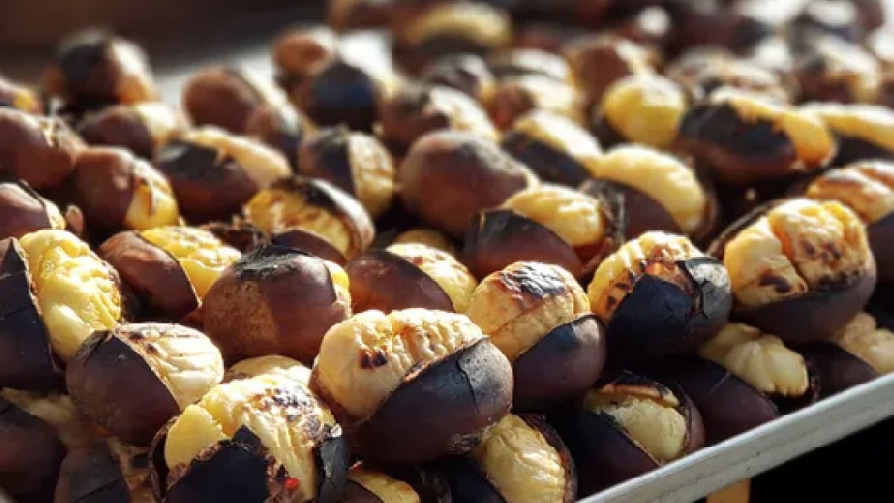 Foto - Kestaneyi mükemmel pişirmenin püf noktası meğer burada saklıymış! İnce detay...