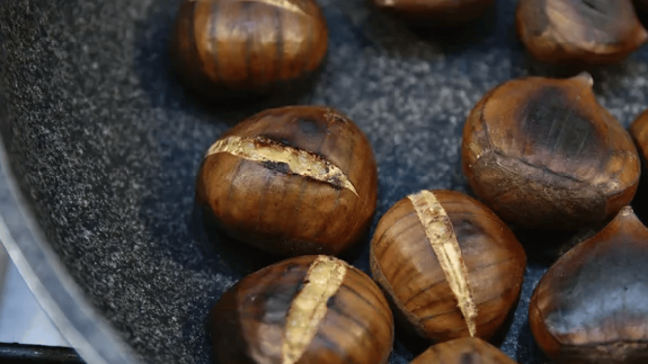 Foto - Kestaneyi mükemmel pişirmenin püf noktası meğer burada saklıymış! İnce detay...