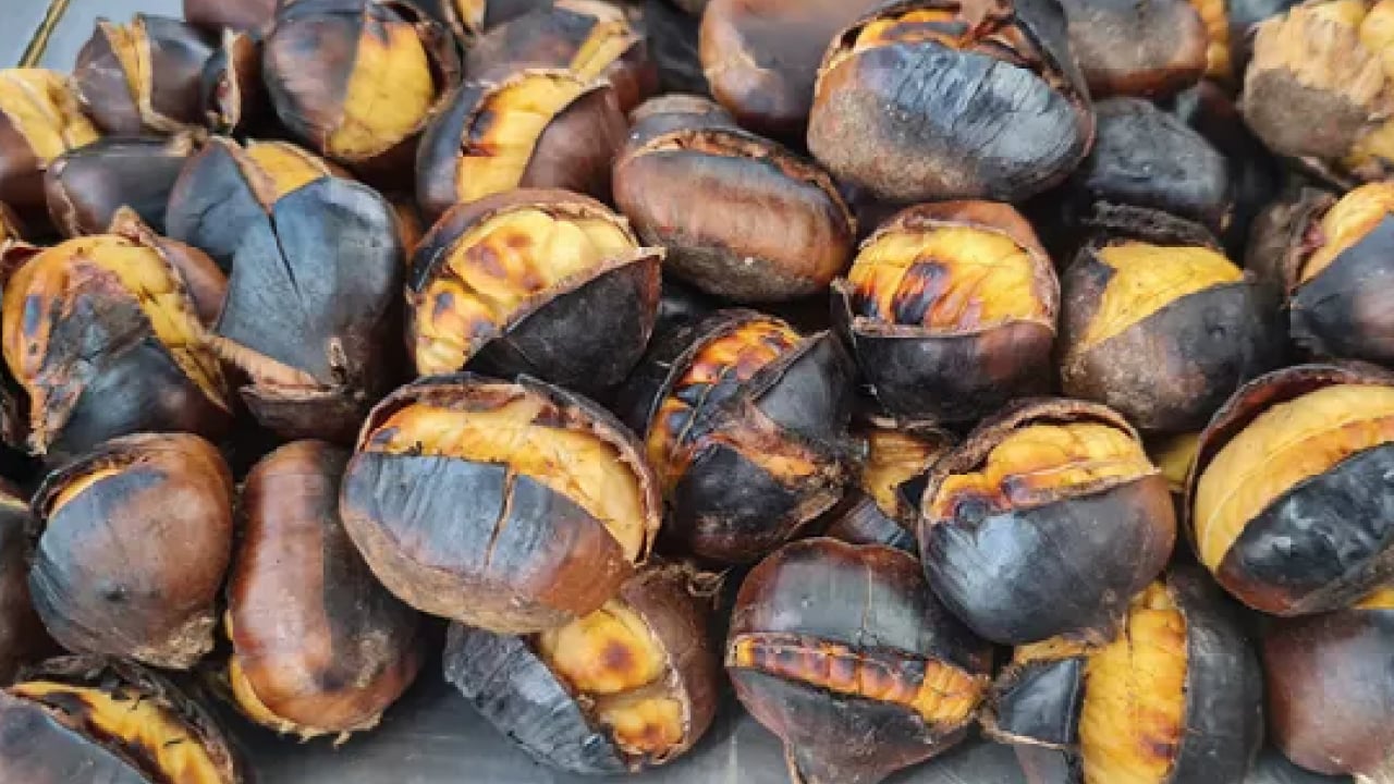 Foto - Kestaneyi mükemmel pişirmenin püf noktası meğer burada saklıymış! İnce detay...