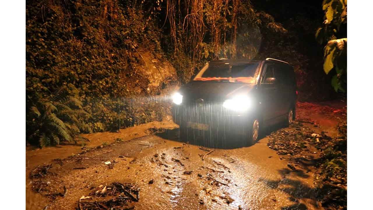 Foto - Kıl payıyla CHP’nin kazandığı ilde şaşırtmayan görüntüler! Kendi yollarını kendileri temizledi