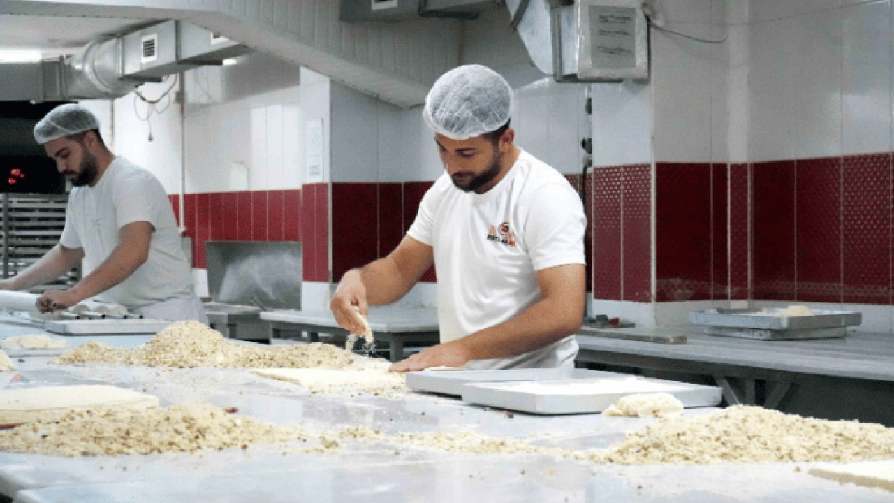 Foto - Kilo fiyatı dudak uçuklatıyor! Fıstıklı baklavada 'hile' uyarısı