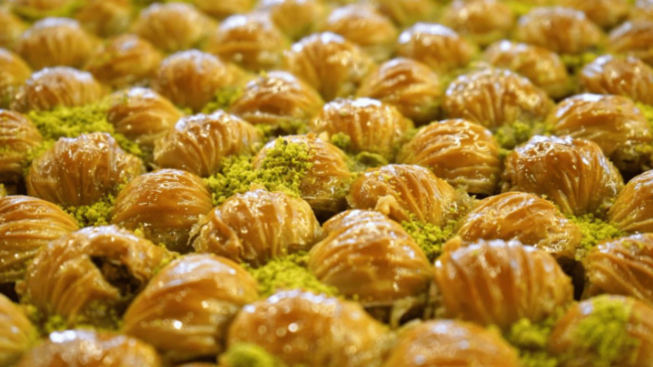 Kilo fiyatı dudak uçuklatıyor! Fıstıklı baklavada 'hile' uyarısı