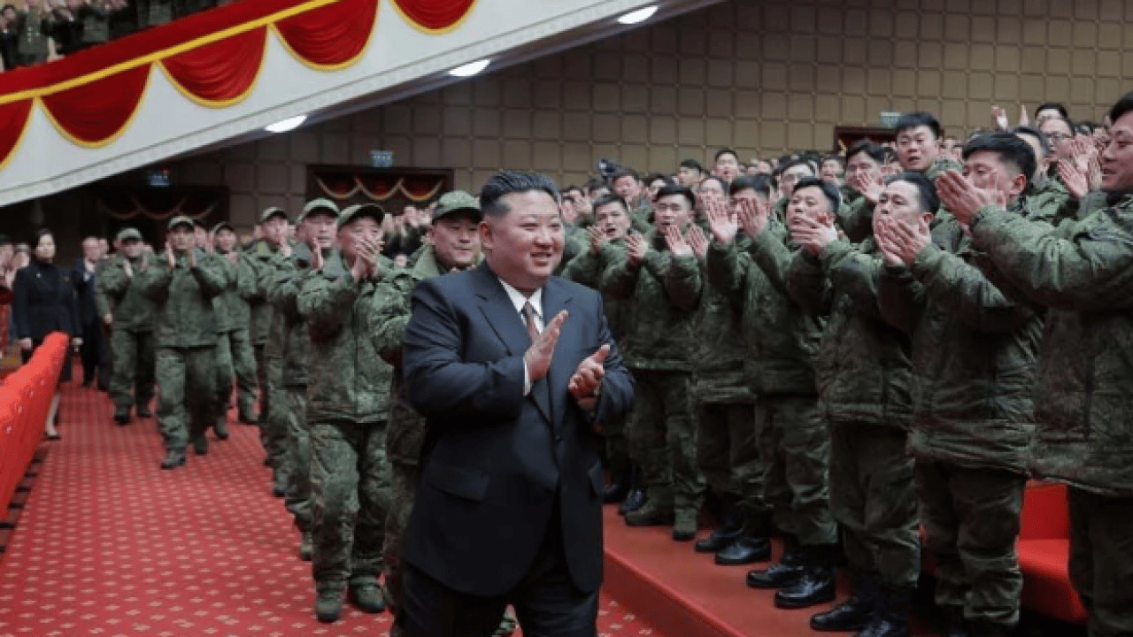 Foto - Kim Jong-un’dan askerlere dikkat çeken karşılama