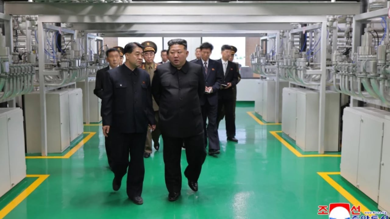 Foto - Kim Jong Un'dan dünyaya gözdağı! Yeni nükleer tesis tanıtıldı