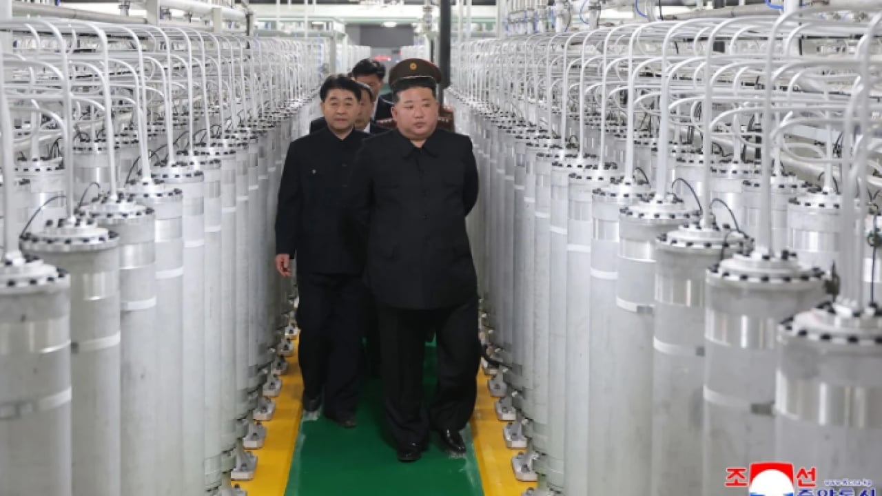 Foto - Kim Jong Un'dan dünyaya gözdağı! Yeni nükleer tesis tanıtıldı