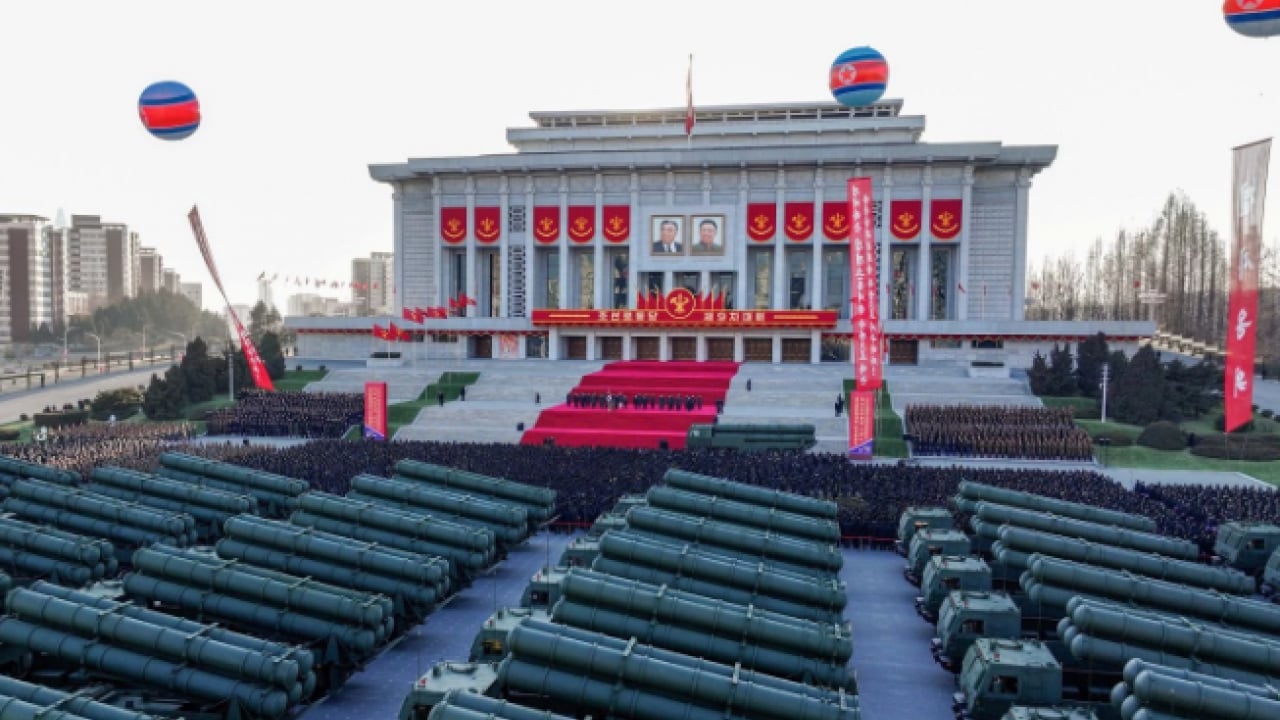 Foto - Kim Jong-un'dan gövde gösterisi! Dünyanın 'en güçlü' silahını tanıttı