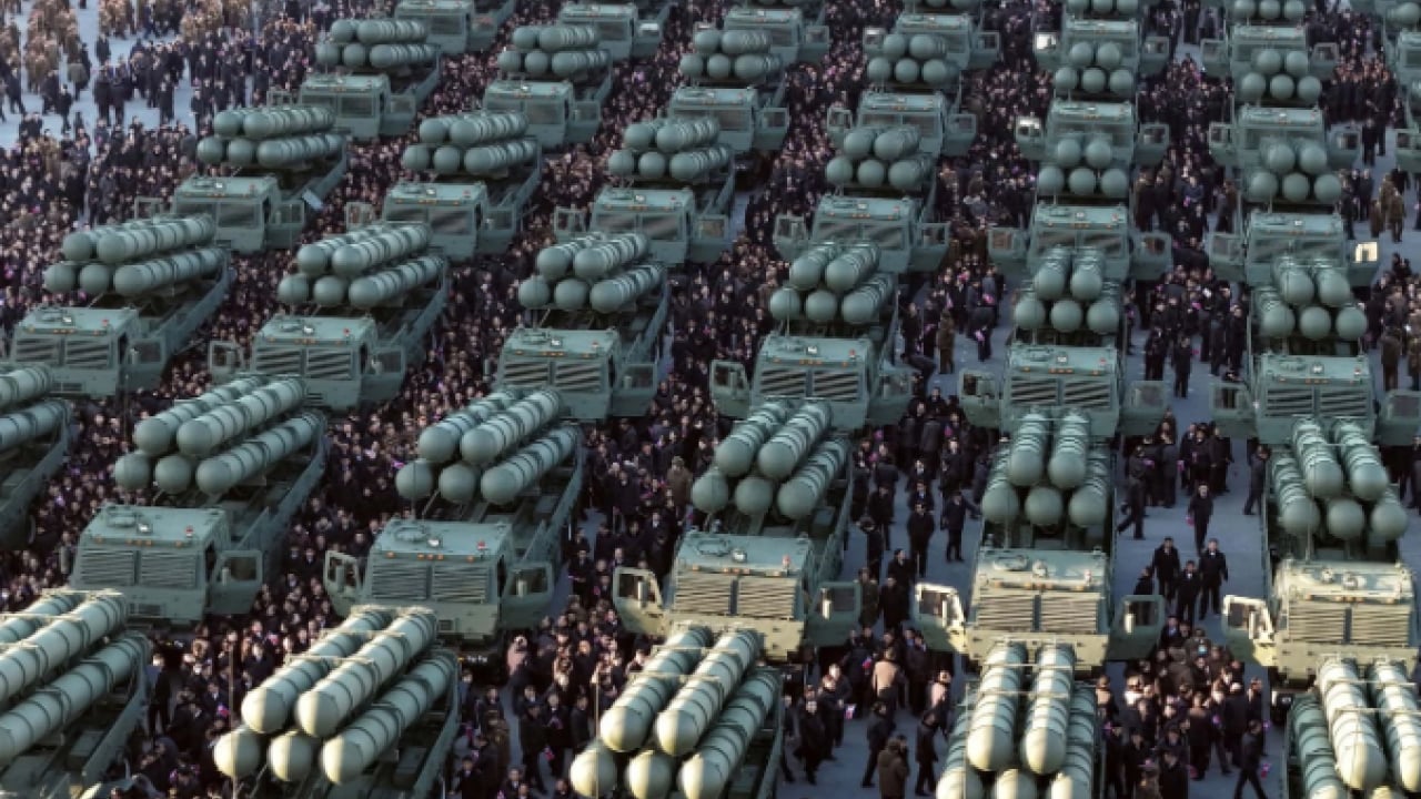 Foto - Kim Jong-un'dan gövde gösterisi! Dünyanın 'en güçlü' silahını tanıttı