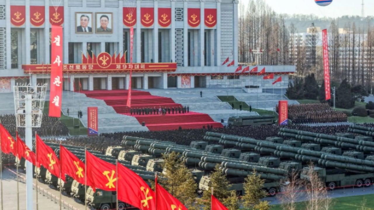 Foto - Kim Jong-un'dan gövde gösterisi! Dünyanın 'en güçlü' silahını tanıttı