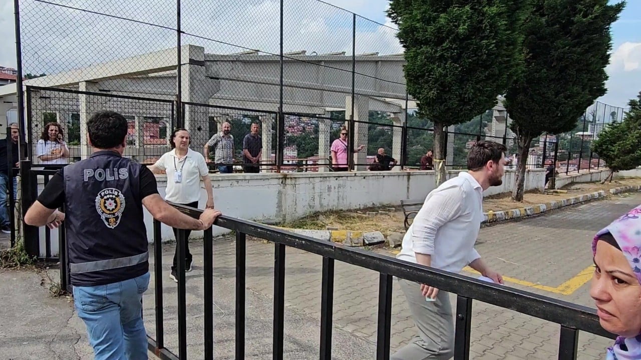 Foto - Kimi son anda yetişti kimi son testini çözdü! Aileler dışarıda öğrenciler içeride ter döktü