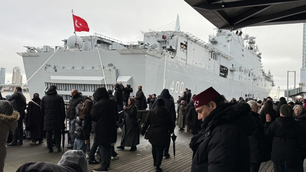 Foto - Kimisinin tüyleri diken diken:Avrupa'daki Türklerden TCG Anadolu'ya akın!